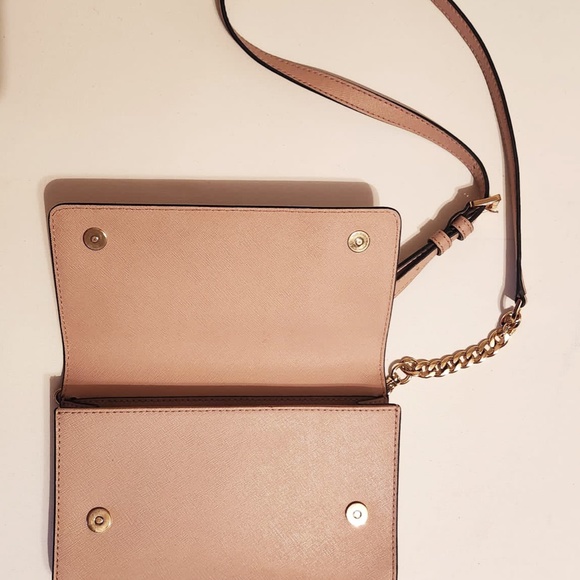 MICHAEL KORS JET SET TRAVEL SAFFIANO LEATHER CROSSBODY/CLUTCH - Picture 4 of 5